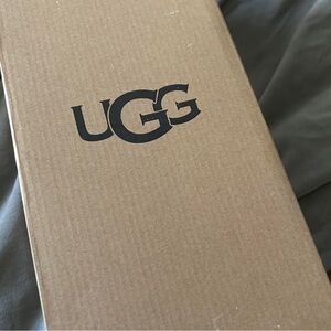 UGG SLIPPERS